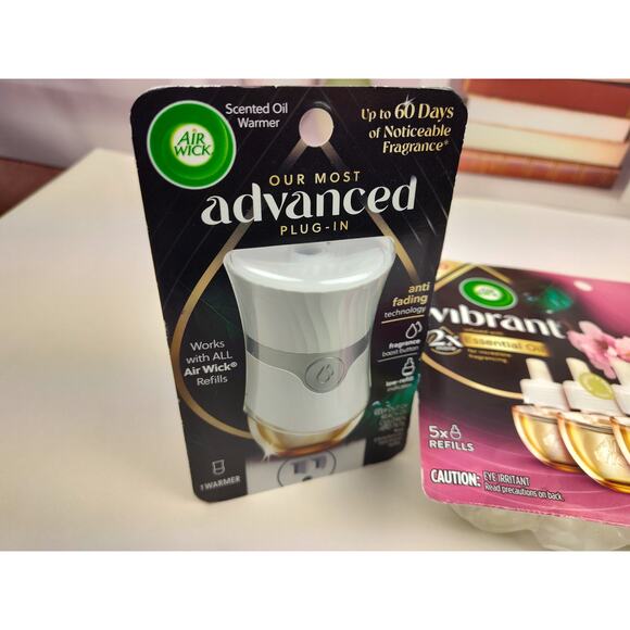 Airwick Plug In Scented Oil Warmer with 5 Refills - Picture 3 of 5